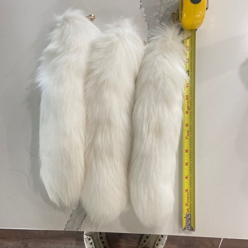 Real fox tails white - Picture 1 of 3
